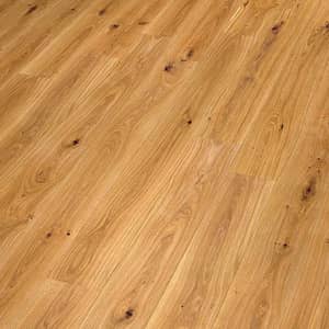 Rot-brauneLandhausdiele mit starker Holzmaserung