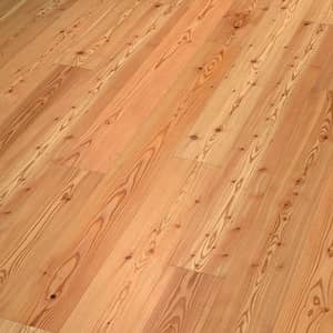 Helle rot-braune Landhausdielen mit starker Holzmaserung