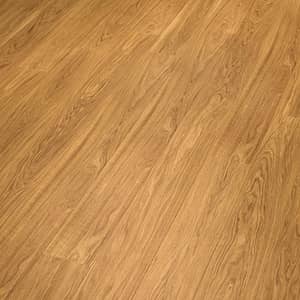 Mittelbraune Landhausdiele mit starker Holzmaserung