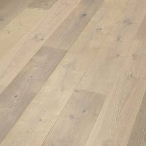 Helle Landhausdielen mit wenig Holzmaserung