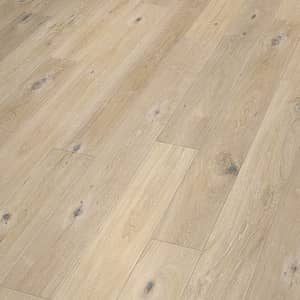 Helle Landhausdielen mit mittlerer Holzmaserung