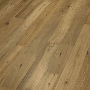 Helle Landhausdiele aus naturholz mit starker Holzmaserung