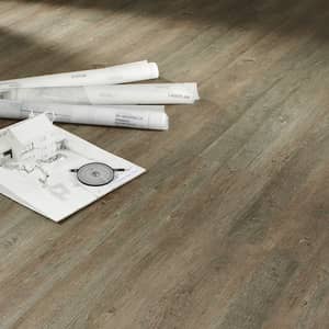 Brauner Vinylboden mit Papier auf dem Boden